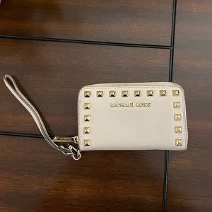 MICHAEL KORS TAN WRISTLET